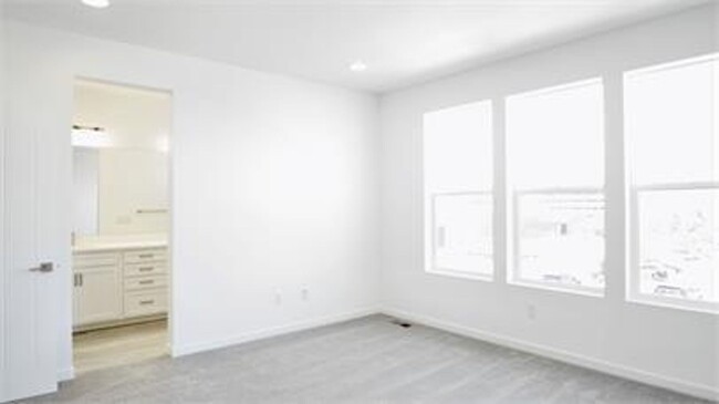 Building Photo - Stunning 3 bed/3 bath unit for rent.  WILL...