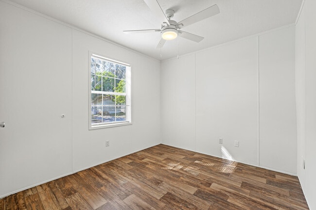 Building Photo - 10503 Marina Way