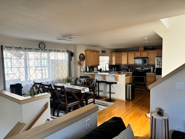 Building Photo - 7117 Rainier Dr