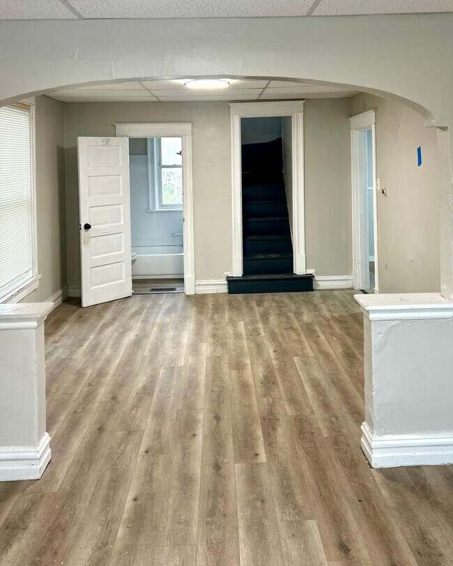 Building Photo - 2-Bedroom Single Family Home