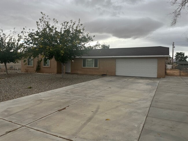 Building Photo - Charming Three Bedrooms, 2 Bathrooms Home In Apple Valley, Fully Fenced & Cross Fenced,