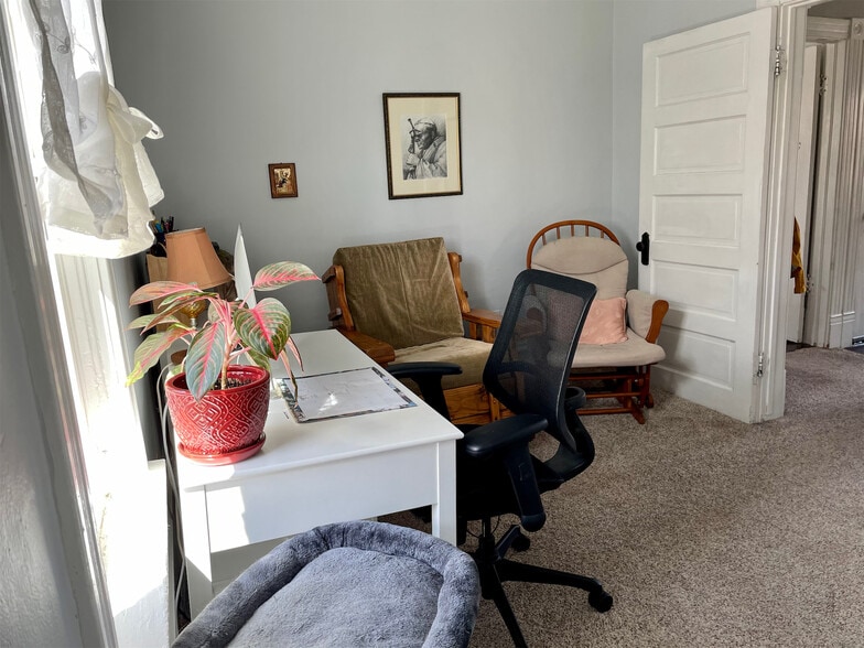 Bedroom 2 / Office - 401 Laurel St W