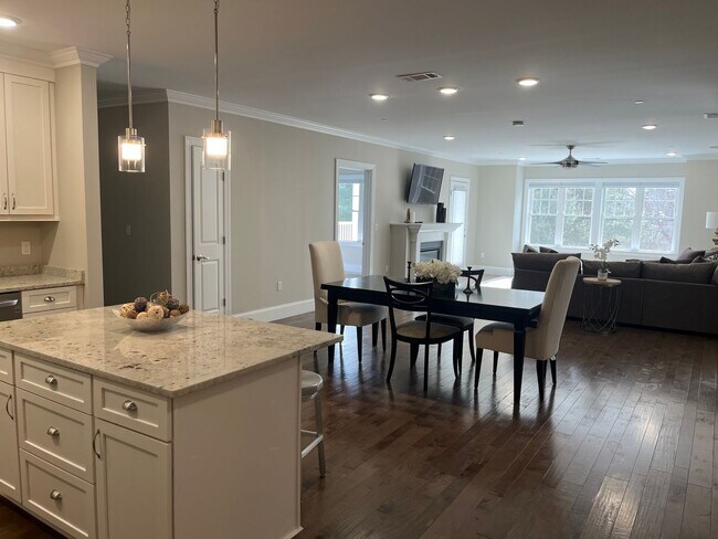 Building Photo - Water Pointe