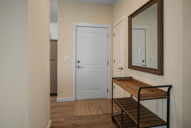 Building Photo - 190 Elma Ave SE