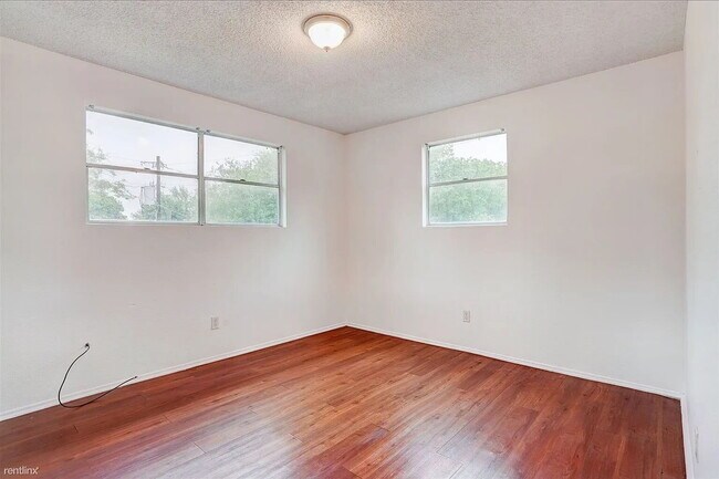 Building Photo - 714 Martindale Rd