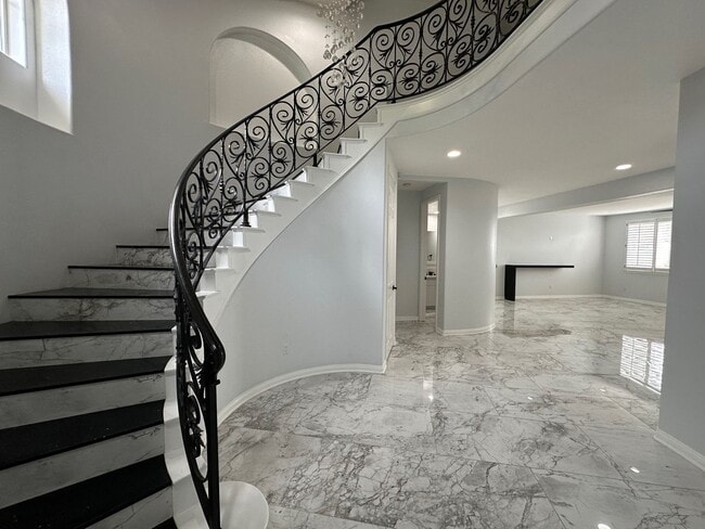 Building Photo - Exquisite Vina Del Mar home in Spanish Hills