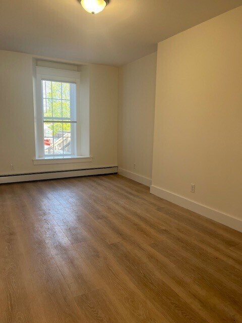 Building Photo - 3 State St