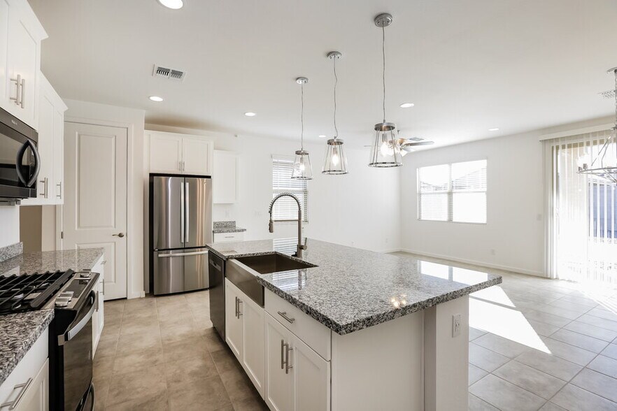 Building Photo - 6751 W Pedro Ln
