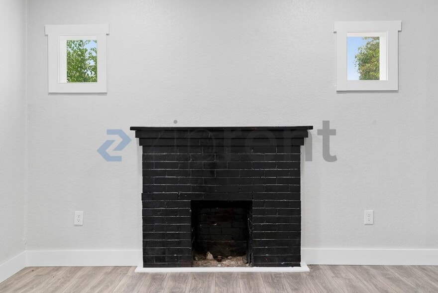 Building Photo - Unit