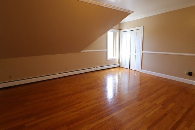 Building Photo - 484 Walnut St