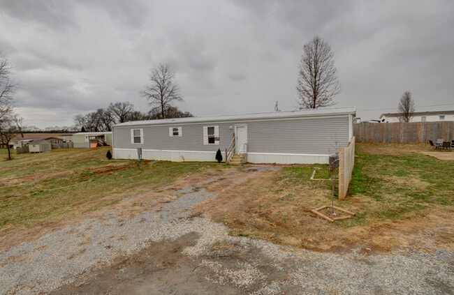 Building Photo - 295 Seays Rd