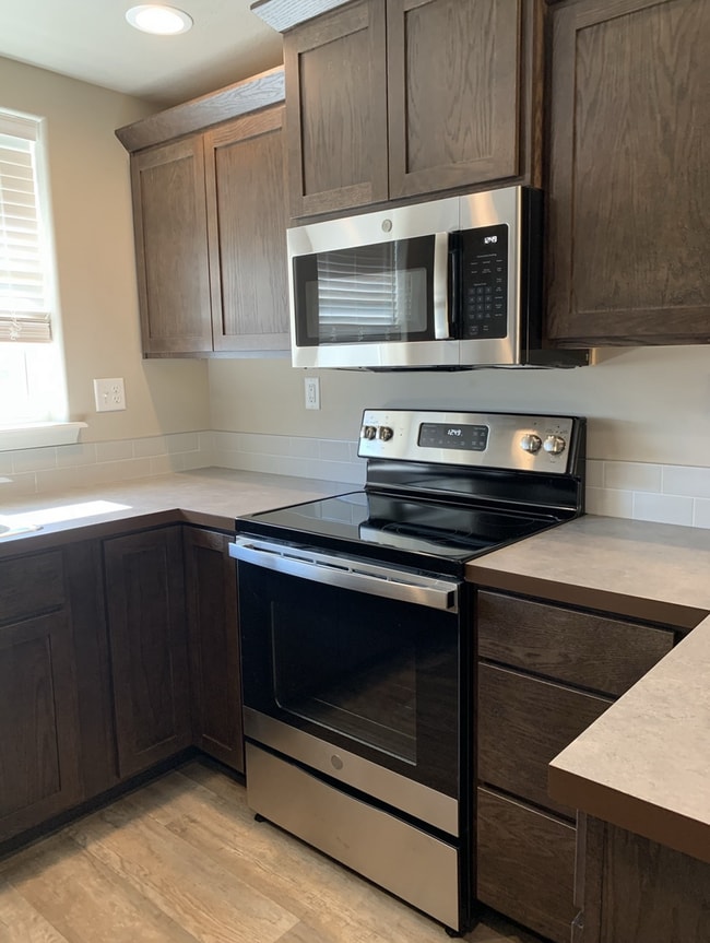 Building Photo - 3 bed, 2 bath Rambler, near Park Orchard. Fully fenced.