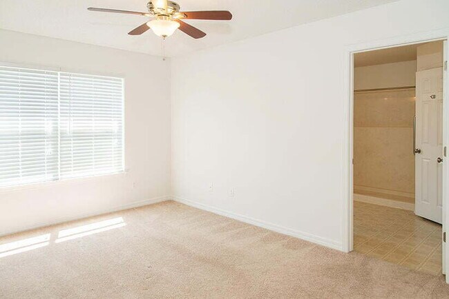Building Photo - "Coastal Comfort Awaits: Charming 3-Bed, 2...