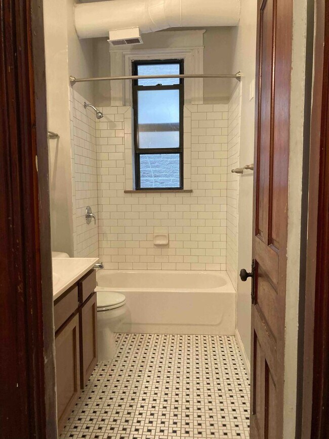 Building Photo - 3241 Jefferson Ave