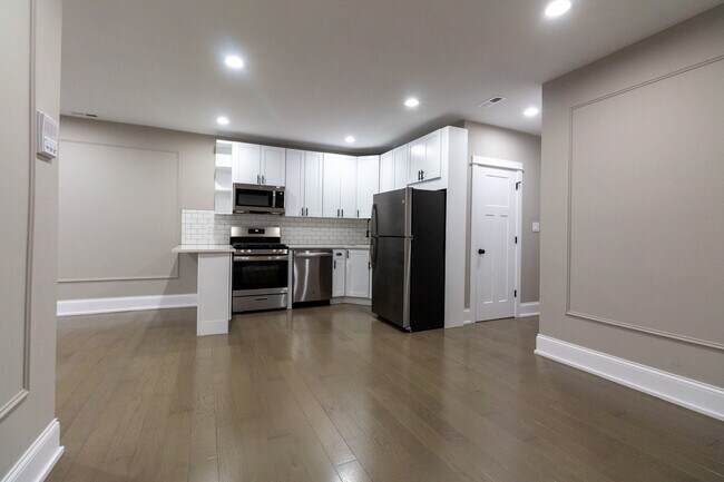 Building Photo - 2817 N Talman Ave