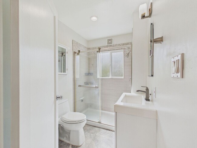 Building Photo - **Bright & Spacious 1BR Near UC Berkeley | Hardwood Floors + Natural Light**