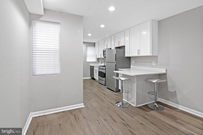 Building Photo - 1346 N Carey St