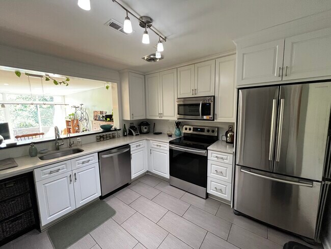Primary Photo - 2208 S Quincy St