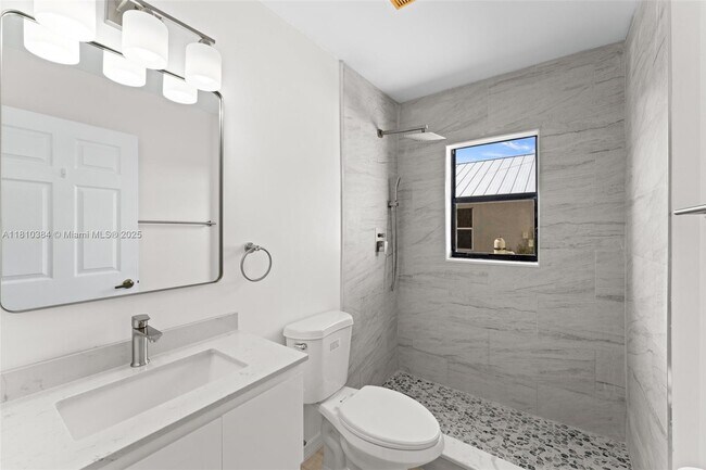 Building Photo - 3561 SW Carmody St