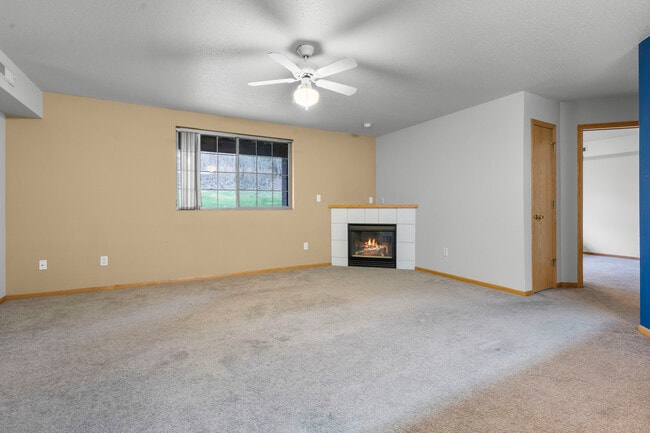 Building Photo - 2270 Holiday Rd