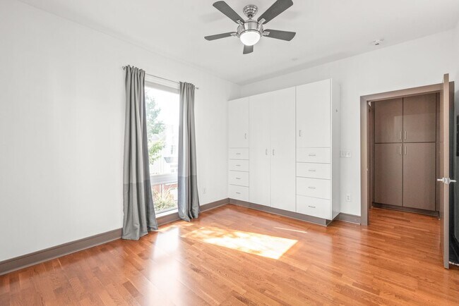 Building Photo - (Coming Soon) Move-in Ready 1 Bedroom Cond...