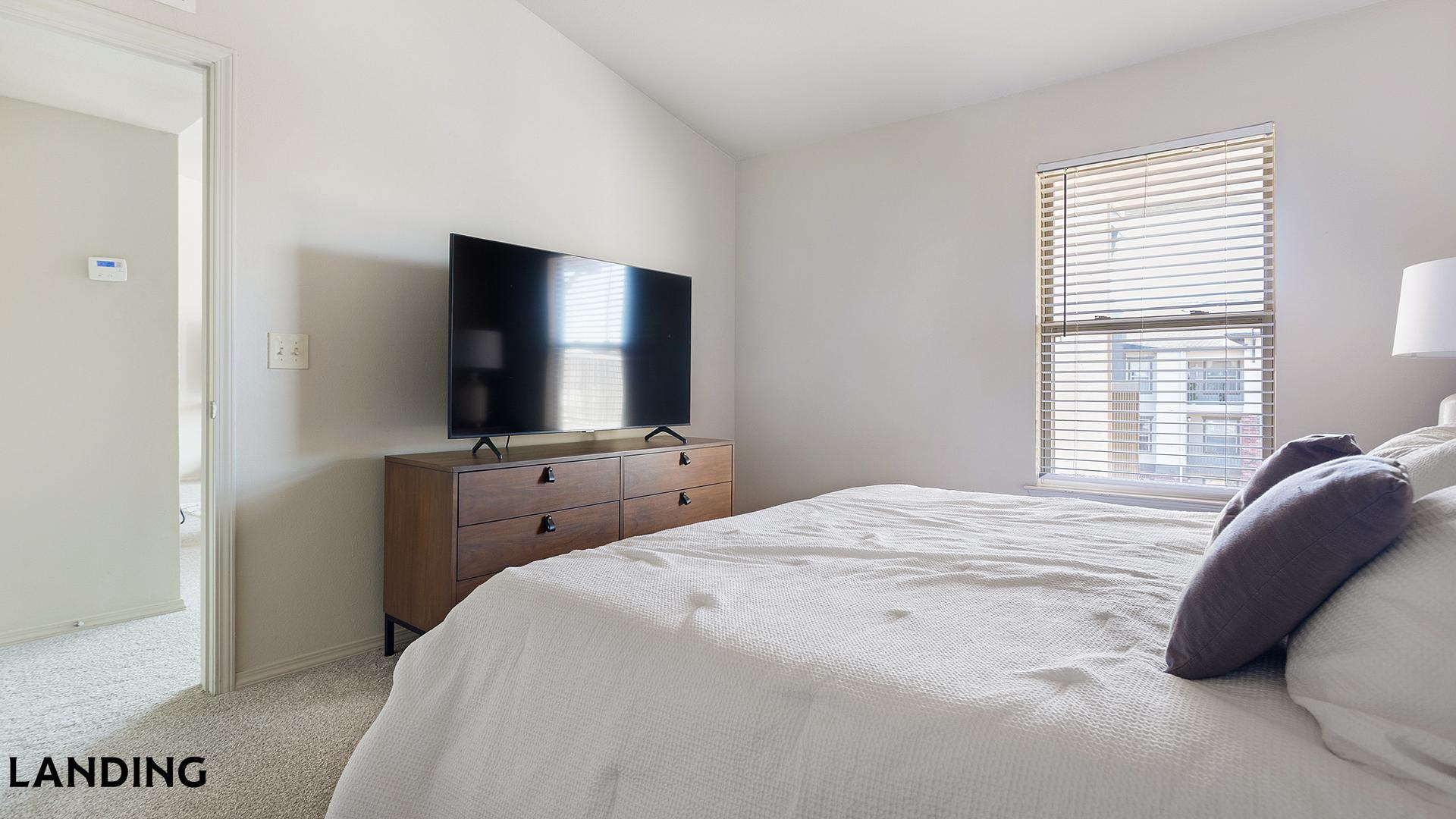 Building Photo - 701 W 101st Pl S