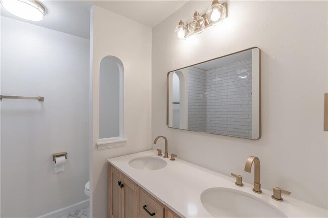 Building Photo - 5124 NW 19th Terrace