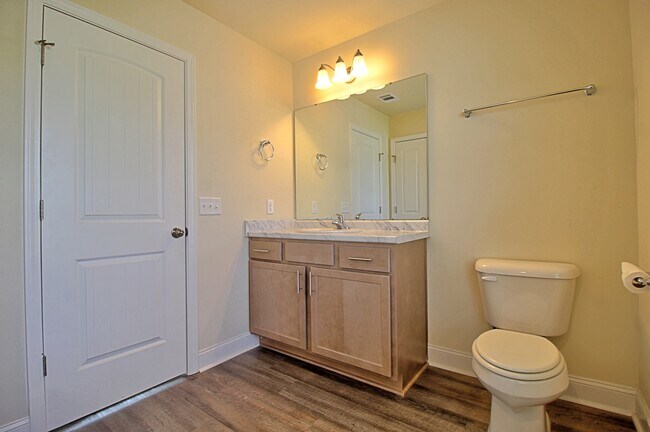 Building Photo - 711 Mill Creek Cir