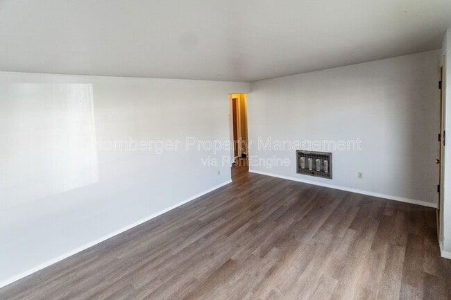 Building Photo - 628 E Euclid Ave