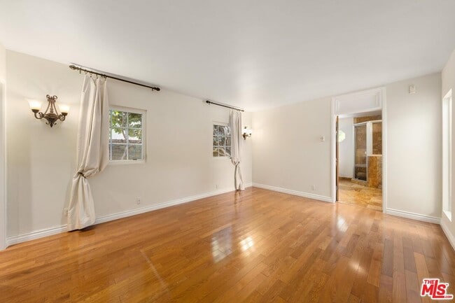 Building Photo - 245 25th St