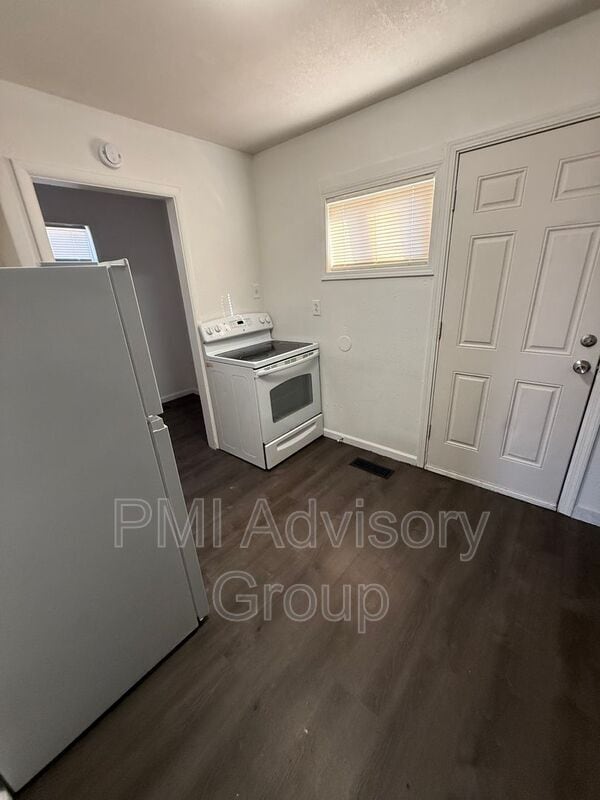 Building Photo - 1904 SE Pennsylvania Ave