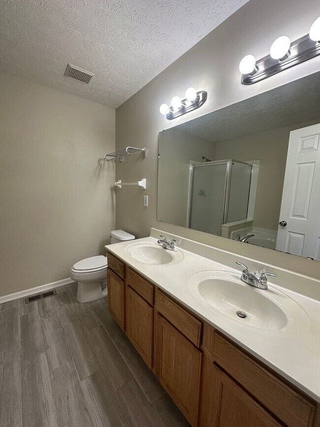 Building Photo - 4BR / 2BA Home in Middletown with Two Car Garage For Rent!