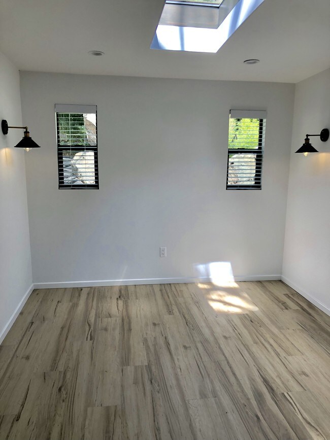 3rd Bedroom with Own Entry - 616 Fernwood Pacific Dr