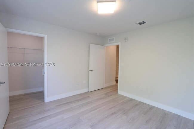 Building Photo - 2555 NE 193rd St