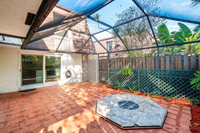 Building Photo - 7536 Courtyard Run E