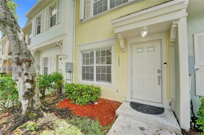 Building Photo - 16607 Hemingway Dr