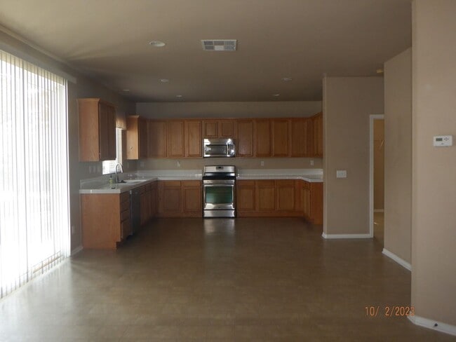 Building Photo - Located in the Heart of Tehachapi!