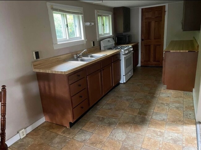 Building Photo - 411 W Main St