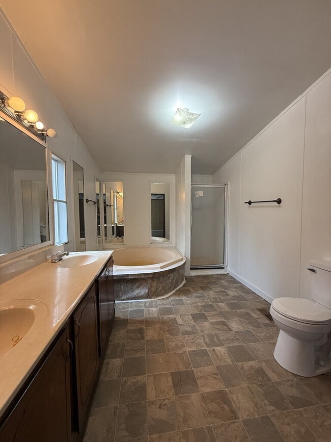 Building Photo - 110 Bratton Dr