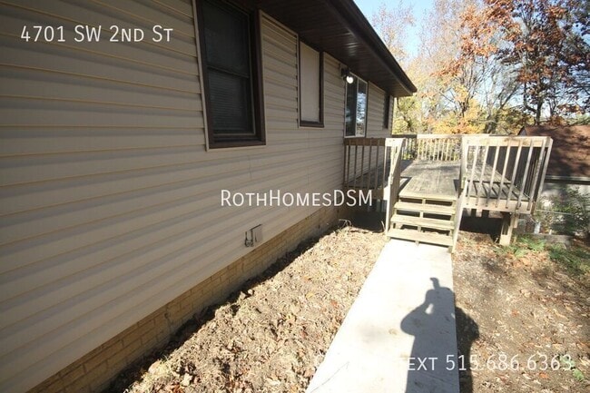 Building Photo - 4701 SW 2nd St