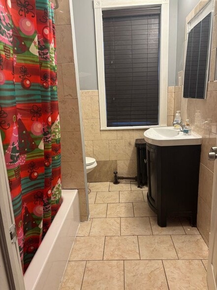 Building Photo - 649 W State St