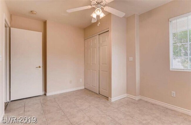 Building Photo - Renovated One Story NW Homes. Laminate Wood and Tile Flooring Throughout