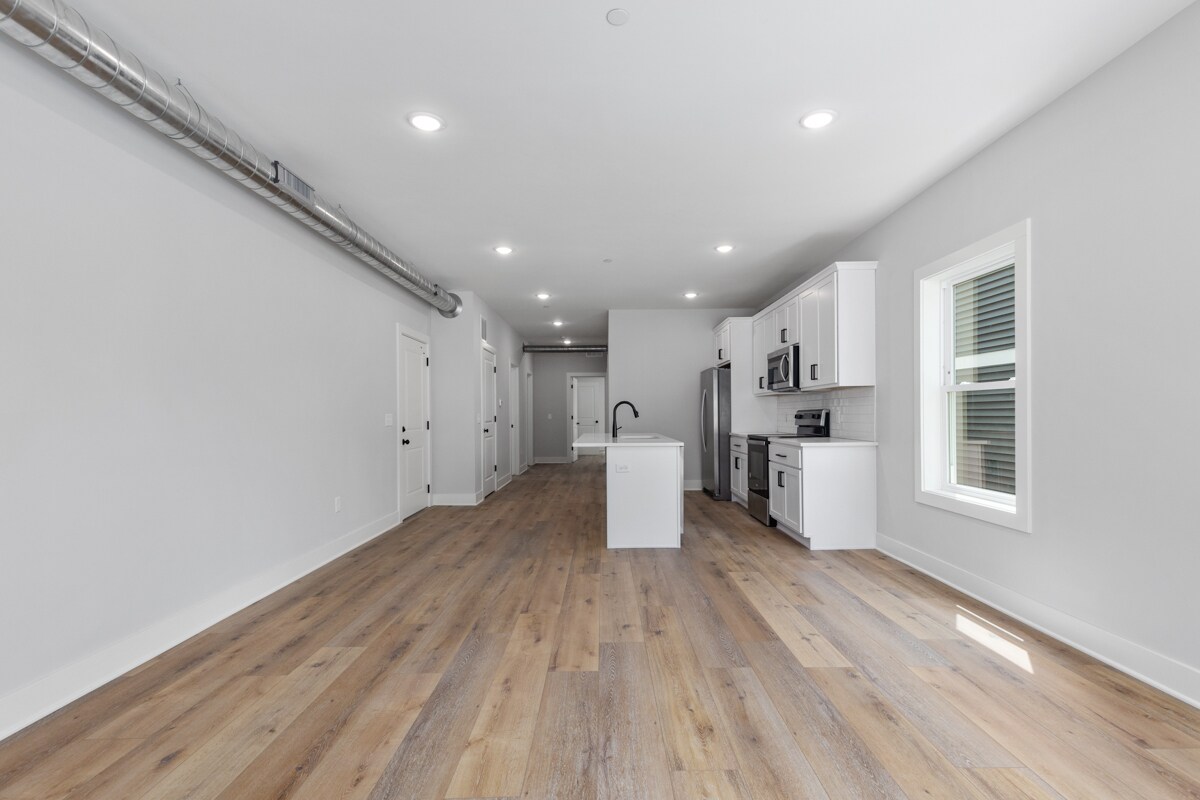 Building Photo - 1004 Diamond Ave NE