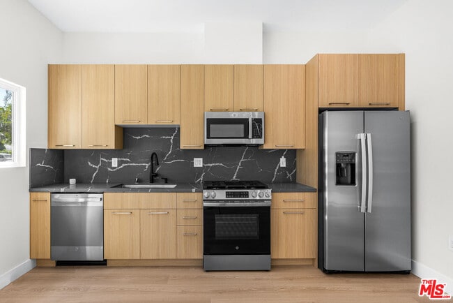 Building Photo - 5129 Don Pio Dr