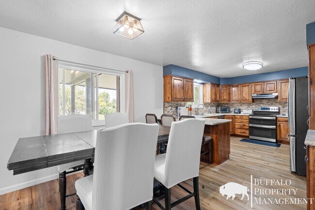 Building Photo - Charming Country Home on 2 Acres | 5 Bed | 3 Bath | Blackfoot, ID