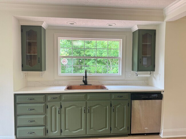 Building Photo - Beautiful 3 Bed 3 Bath Home nestled in St. B!