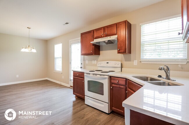 Building Photo - 3084 Bushfield Dr