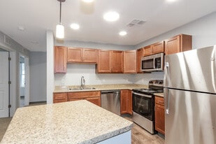 Building Photo - Twin Bridge