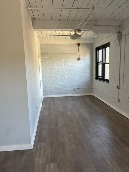 Building Photo - 464 Pratt Street Ext