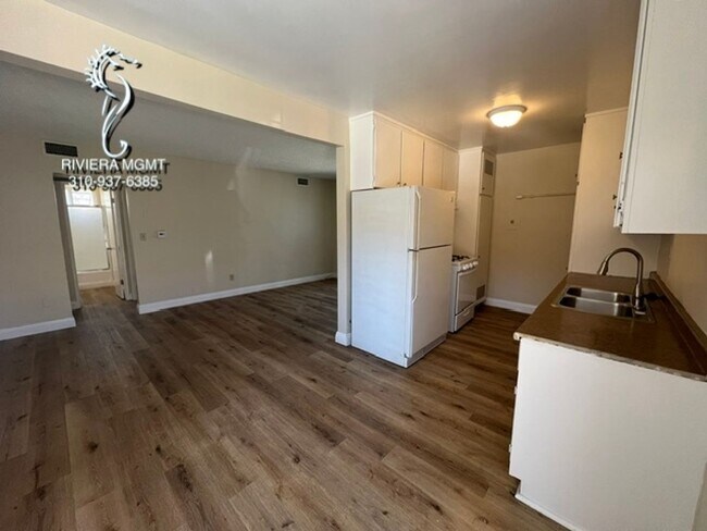 Building Photo - 242